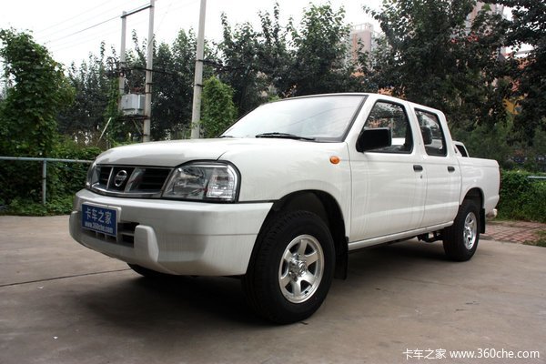 2011款郑州日产 标准型 2.4L汽油 双排皮卡外观图（2/45）