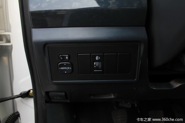 2012款福田 拓陆者 2.8L柴油 四驱 双排皮卡(BJ2037)驾驶室图（10/13）