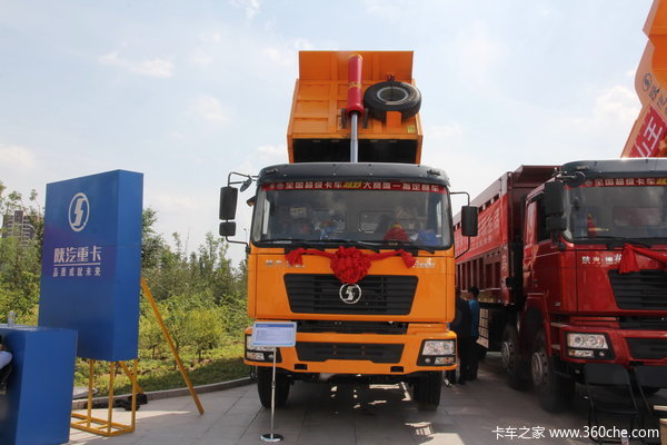 陕汽 德龙F2000重卡 350马力 6X4 LNG自卸车(SX3256DR384TL)外观图（2/2）