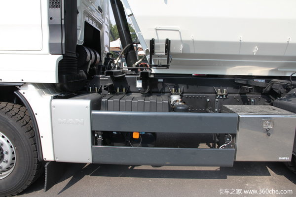 曼(MAN) TGS系列重卡 480马力 6X4 自卸车底盘图（3/4）