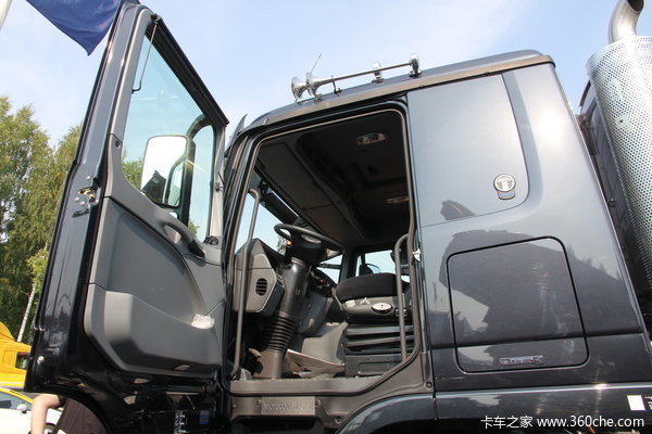 奔驰 Actros重卡 550马力 8X8 载货车(型号4155底盘)驾驶室图