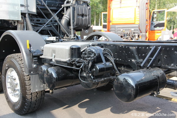 奔驰 Actros重卡 550马力 8X8 载货车(型号4155底盘)底盘图（5/14）