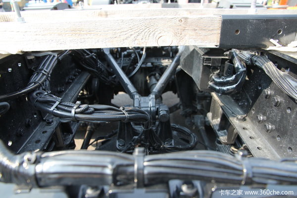 奔驰 Actros重卡 550马力 8X8 载货车(型号4155底盘)底盘图（2/14）