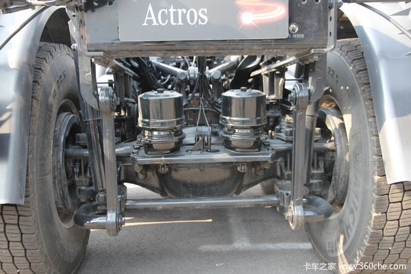 奔驰 Actros重卡 550马力 8X8 载货车(型号4155底盘)底盘图