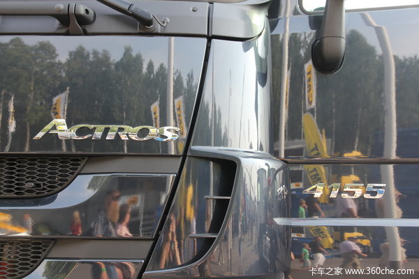 奔驰 Actros重卡 550马力 8X8 载货车(型号4155底盘)外观图（4/11）