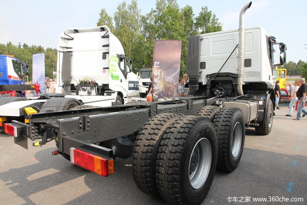 依维柯 Trakker系列重卡 500马力 6X4 自卸车(底盘)底盘图（1/9）