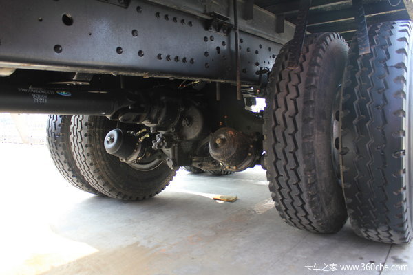 福田 欧曼ETX 5系重卡 270马力 8X4 仓栅载货车(BJ5312CCY-2)底盘图（3/4）