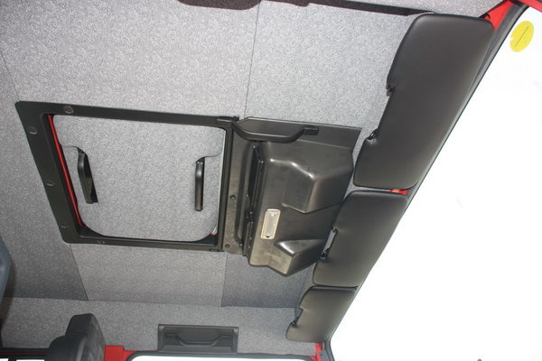 奔驰 Unimog系列 218马力 4X4 越野卡车(型号U4000)驾驶室图（38/41）