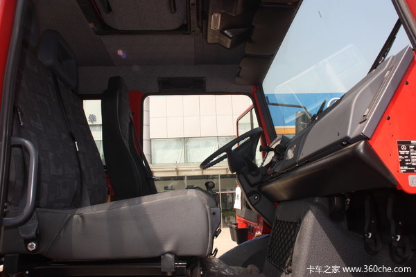 奔驰 Unimog系列 218马力 4X4 越野卡车(型号U4000)驾驶室图（37/41）