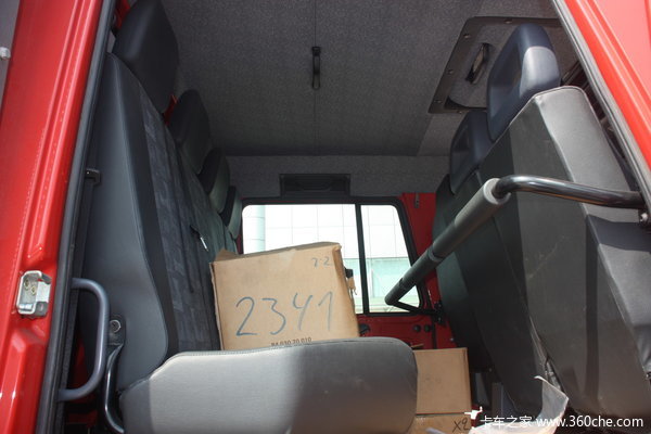 奔驰 Unimog系列 218马力 4X4 越野卡车(型号U4000)驾驶室图（29/41）