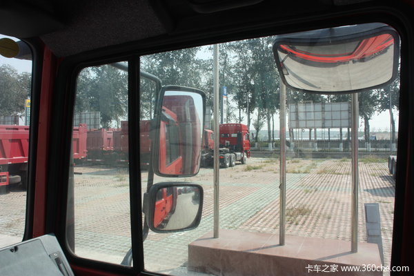奔驰 Unimog系列 218马力 4X4 越野卡车(型号U4000)驾驶室图（26/41）