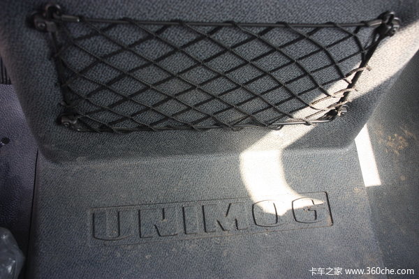 奔驰 Unimog系列 218马力 4X4 越野卡车(型号U4000)驾驶室图（23/41）