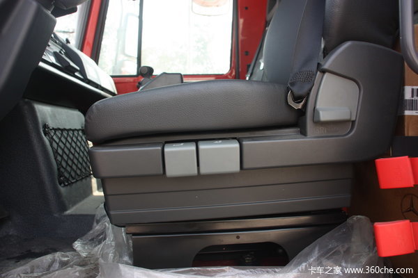 奔驰 Unimog系列 218马力 4X4 越野卡车(型号U4000)驾驶室图（14/41）