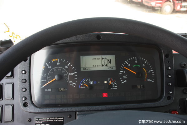 奔驰 Unimog系列 218马力 4X4 越野卡车(型号U4000)驾驶室图（12/41）