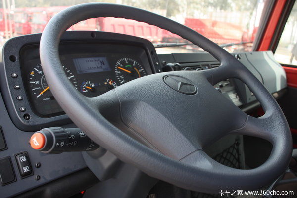 奔驰 Unimog系列 218马力 4X4 越野卡车(型号U4000)驾驶室图（11/41）