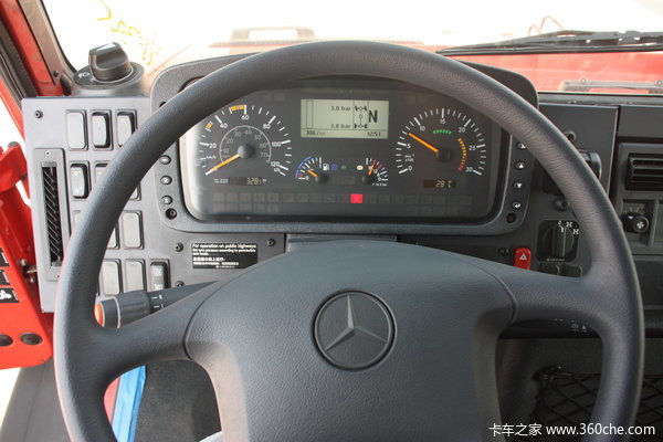 奔驰 Unimog系列 218马力 4X4 越野卡车(型号U4000)驾驶室图（10/41）