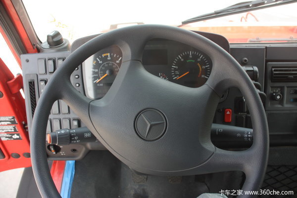 奔驰 Unimog系列 218马力 4X4 越野卡车(型号U4000)驾驶室图（9/41）