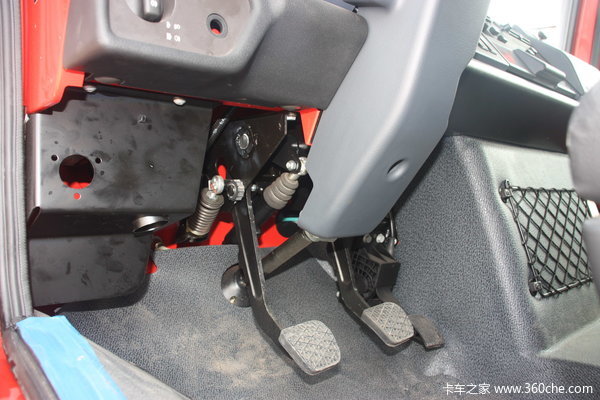 奔驰 Unimog系列 218马力 4X4 越野卡车(型号U4000)驾驶室图（7/41）