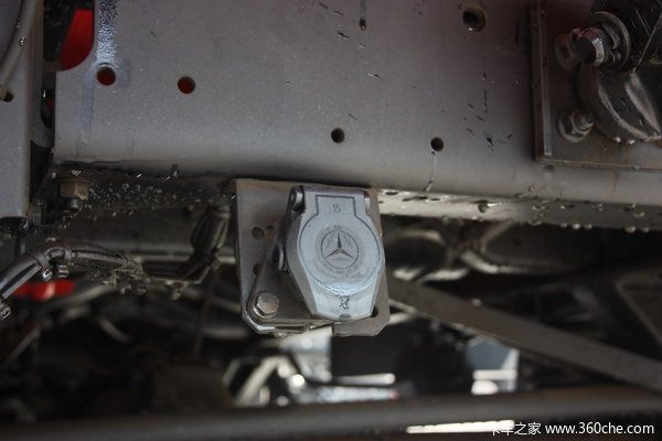 奔驰 Unimog系列 218马力 4X4 越野卡车(型号U4000)底盘图（10/50）