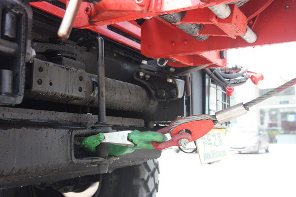 奔驰 Unimog系列 218马力 4X4 越野卡车(型号U4000)外观图（22/28）
