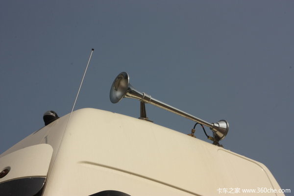 福田 欧曼ETX 9系重卡 336马力 8X4 载货车(底盘)(BJ1313VNPJJ-S1) 外观图（21/22）