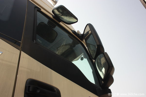 福田 欧曼ETX 9系重卡 336马力 8X4 载货车(底盘)(BJ1313VNPJJ-S1) 外观图（19/22）