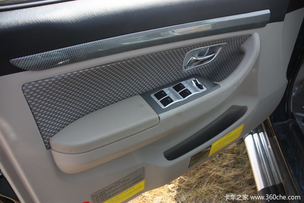 2011款福田 萨普Z 征服者 2.3L汽油 四驱 双排皮卡驾驶室图