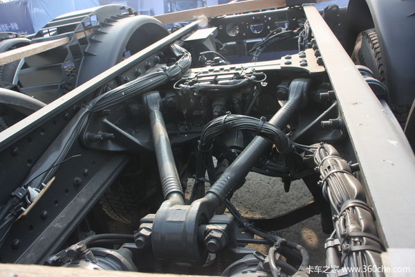 奔驰 Actros重卡 408马力 6X4 专用车(底盘)(型号3341)底盘图（31/33）