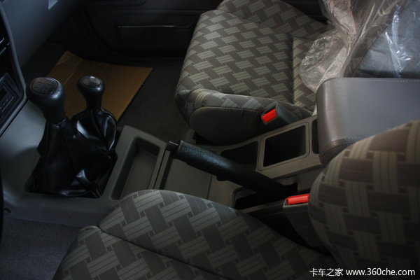 庆铃 TF系列 2.8L柴油 四驱 双排皮卡驾驶室图（19/29）