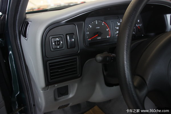 庆铃 TF系列 2.8L柴油 四驱 双排皮卡驾驶室图（10/29）