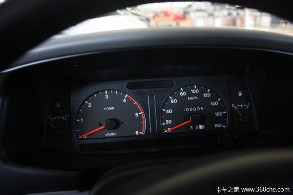 庆铃 TF系列 2.8L柴油 四驱 双排皮卡驾驶室图（8/29）