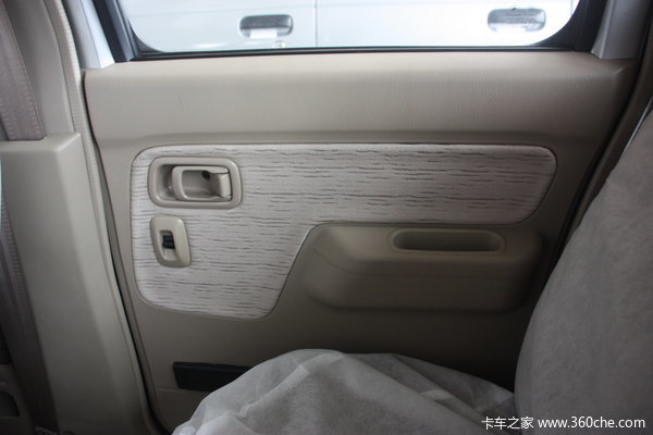 2011款郑州日产 东风锐骐 豪华型 3.0L柴油 双排皮卡驾驶室图（18/18）