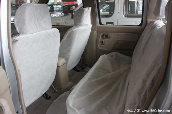 2011款郑州日产 东风锐骐 豪华型 3.0L柴油 双排皮卡驾驶室图（15/18）