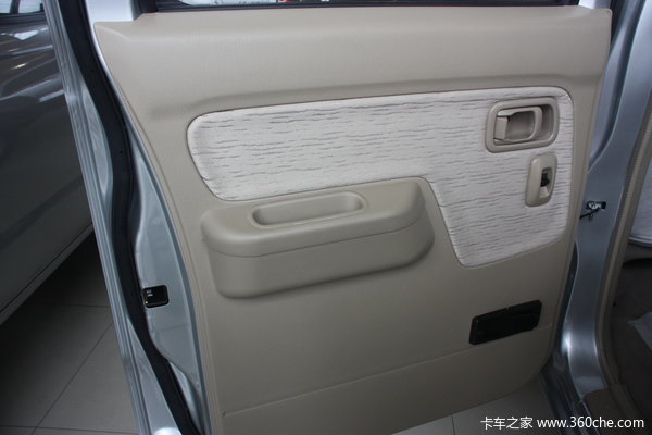 2011款郑州日产 东风锐骐 豪华型 3.0L柴油 双排皮卡驾驶室图（14/18）