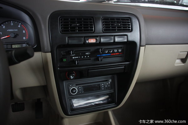 2011款郑州日产 东风锐骐 豪华型 3.0L柴油 双排皮卡驾驶室图（7/18）