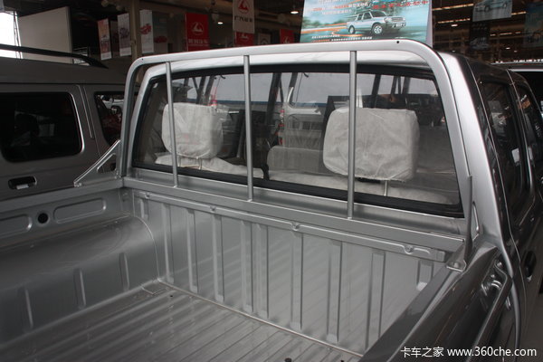 2011款郑州日产 东风锐骐 豪华型 3.0L柴油 双排皮卡外观图（48/50）
