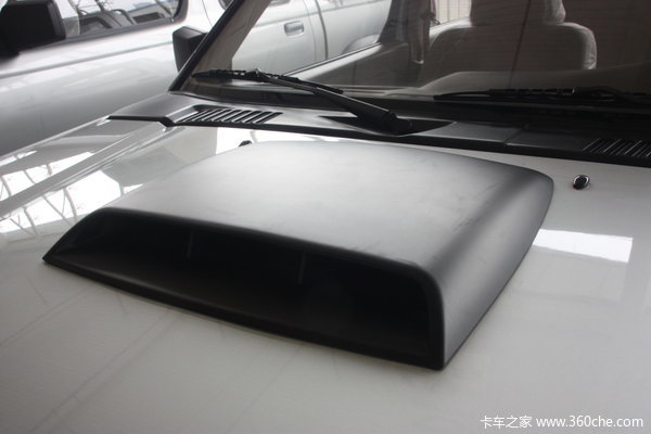 2011款郑州日产 东风锐骐 豪华型 3.0L柴油 双排皮卡外观图（38/50）