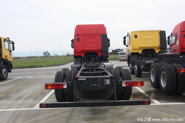 红岩 杰狮重卡 290马力 8X4 载货车(专用车底盘)(CQ5134XXYHMG466VP)外观图（6/15）