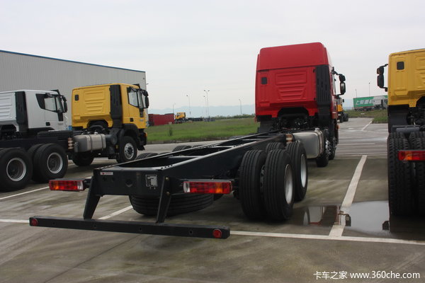 红岩 杰狮重卡 290马力 8X4 载货车(专用车底盘)(CQ5134XXYHMG466VP)外观图（5/15）