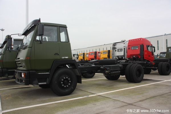 红岩 斯太尔重卡 266马力 4X2 载货车(专用车底盘)(CQ1190BL461J)外观图（5/34）