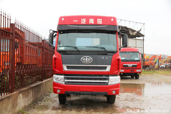 青岛解放 新大威重卡 320马力 8X4 排半栏板载货车(CA1315P2K2L7T4BEA80)