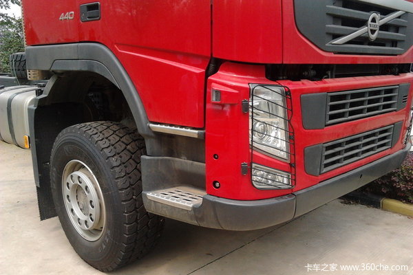 沃尔沃 FM重卡 440马力 8X4 载货车(底盘)底盘图（2/17）