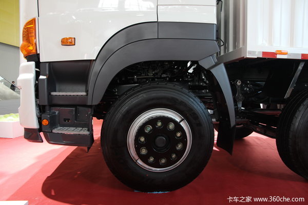 广汽日野 700系列重卡 350马力 8X4 厢式载货车(YC5310XXYFY2PY)底盘图（2/18）