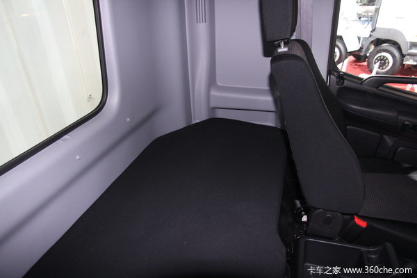 广汽日野 700系列重卡 350马力 8X4 厢式载货车(YC5310XXYFY2PY)驾驶室图（15/16）