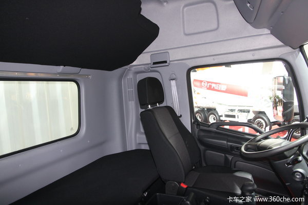 广汽日野 700系列重卡 350马力 8X4 厢式载货车(YC5310XXYFY2PY)驾驶室图（3/16）