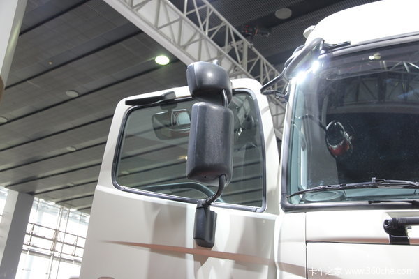 广汽日野 700系列重卡 350马力 8X4 厢式载货车(YC5310XXYFY2PY)外观图（12/19）