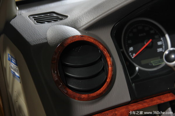 福田 萨普V 征服者 巨无霸 2.8L柴油 四驱 双排皮卡驾驶室图（18/25）