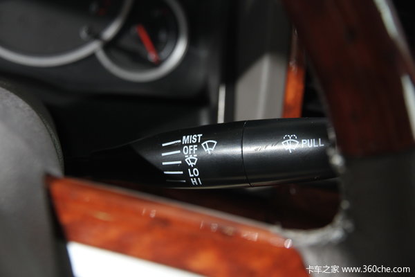 福田 萨普V 征服者 巨无霸 2.8L柴油 四驱 双排皮卡驾驶室图（14/25）