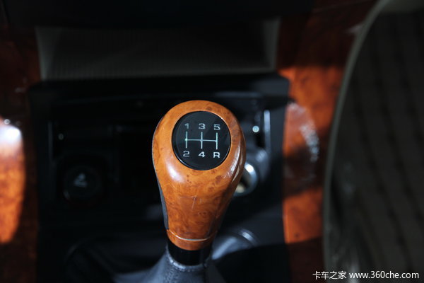 福田 萨普V 征服者 巨无霸 2.8L柴油 四驱 双排皮卡驾驶室图（8/25）