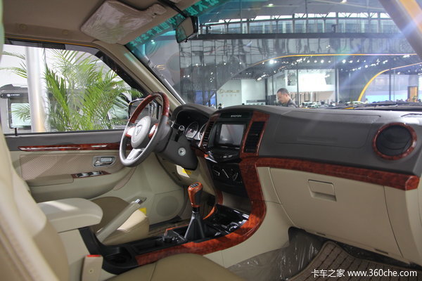 福田 萨普V 征服者 巨无霸 2.8L柴油 四驱 双排皮卡驾驶室图（3/25）